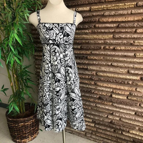 R & K Originals Black and White Floral Print Strappy Sundress Size 16 - Picture 1 of 7